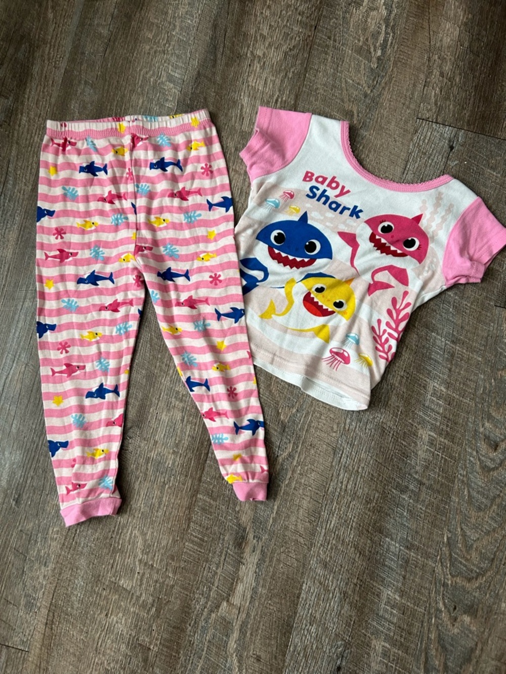 Pink gong Baby Shark Girls' Pajama Set